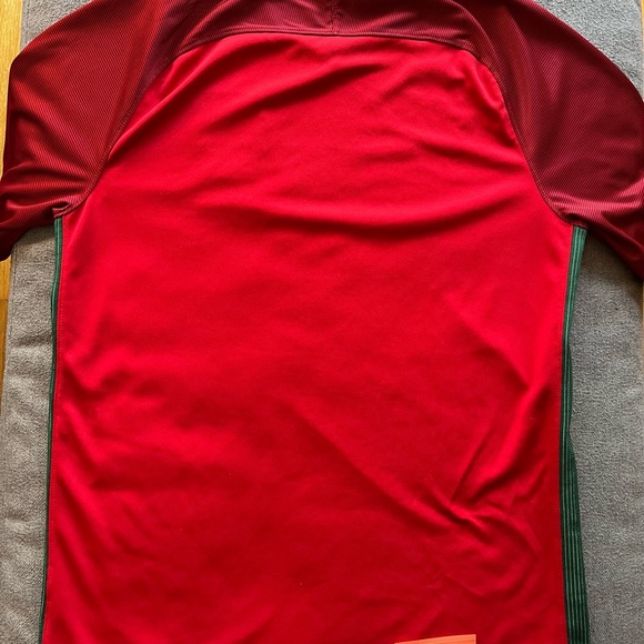 Nike Portugal Home 2018 Kit/Jersey - Picture 7 of 10